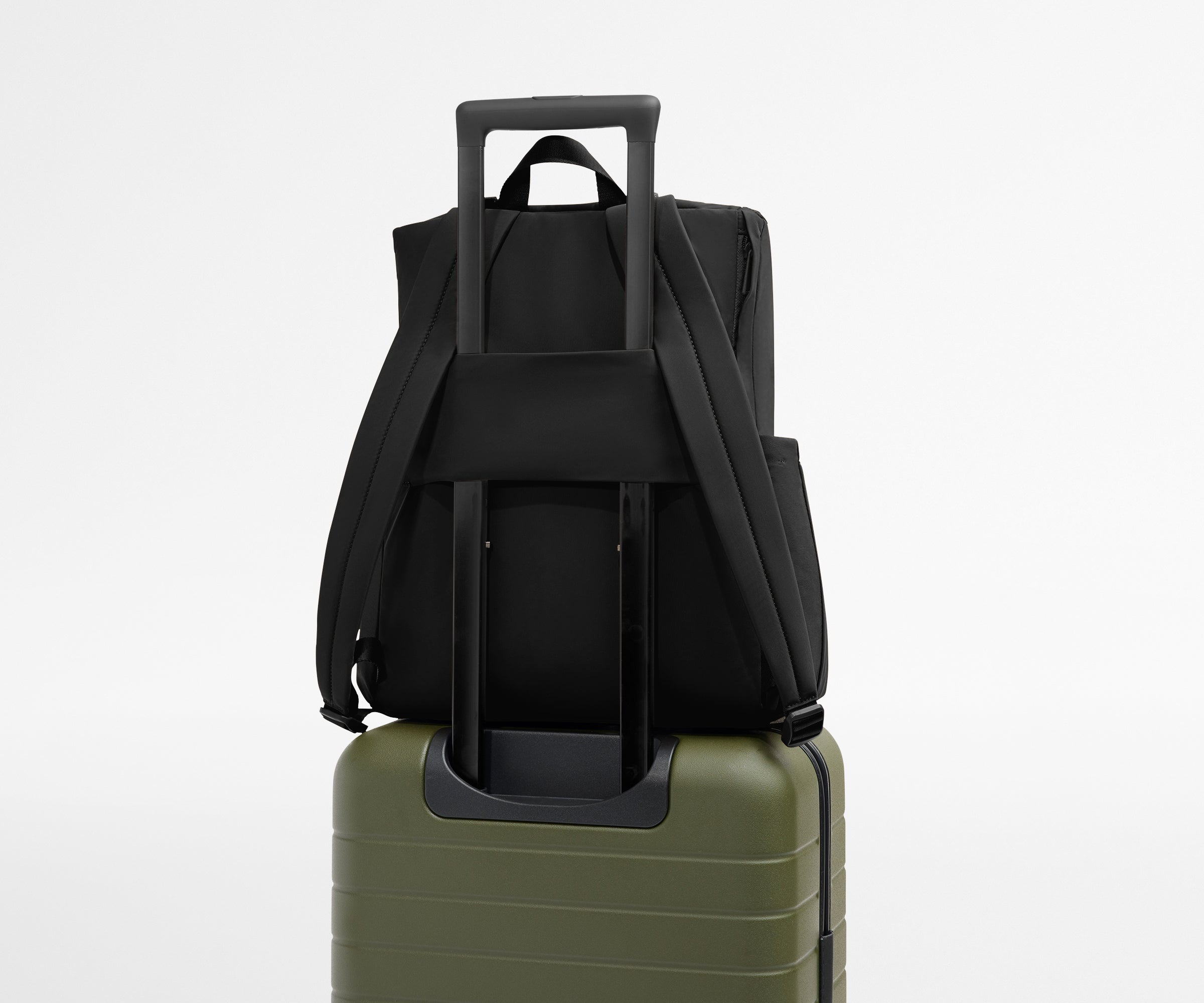 PDP_Featherlight_Diaper_Backpack_Black_09.jpg