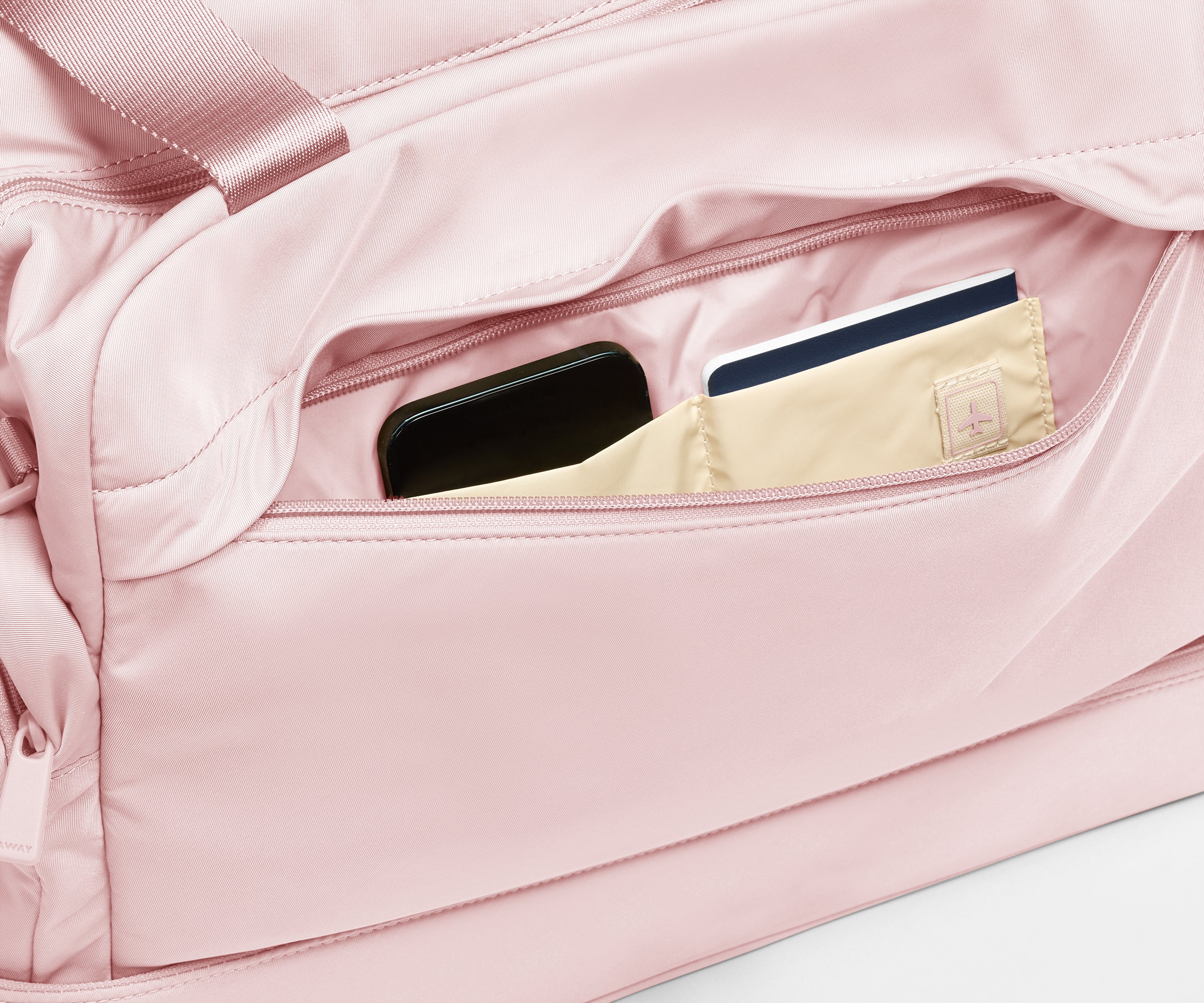 PDP_Featherlight_Overnight_Blush_05.jpg