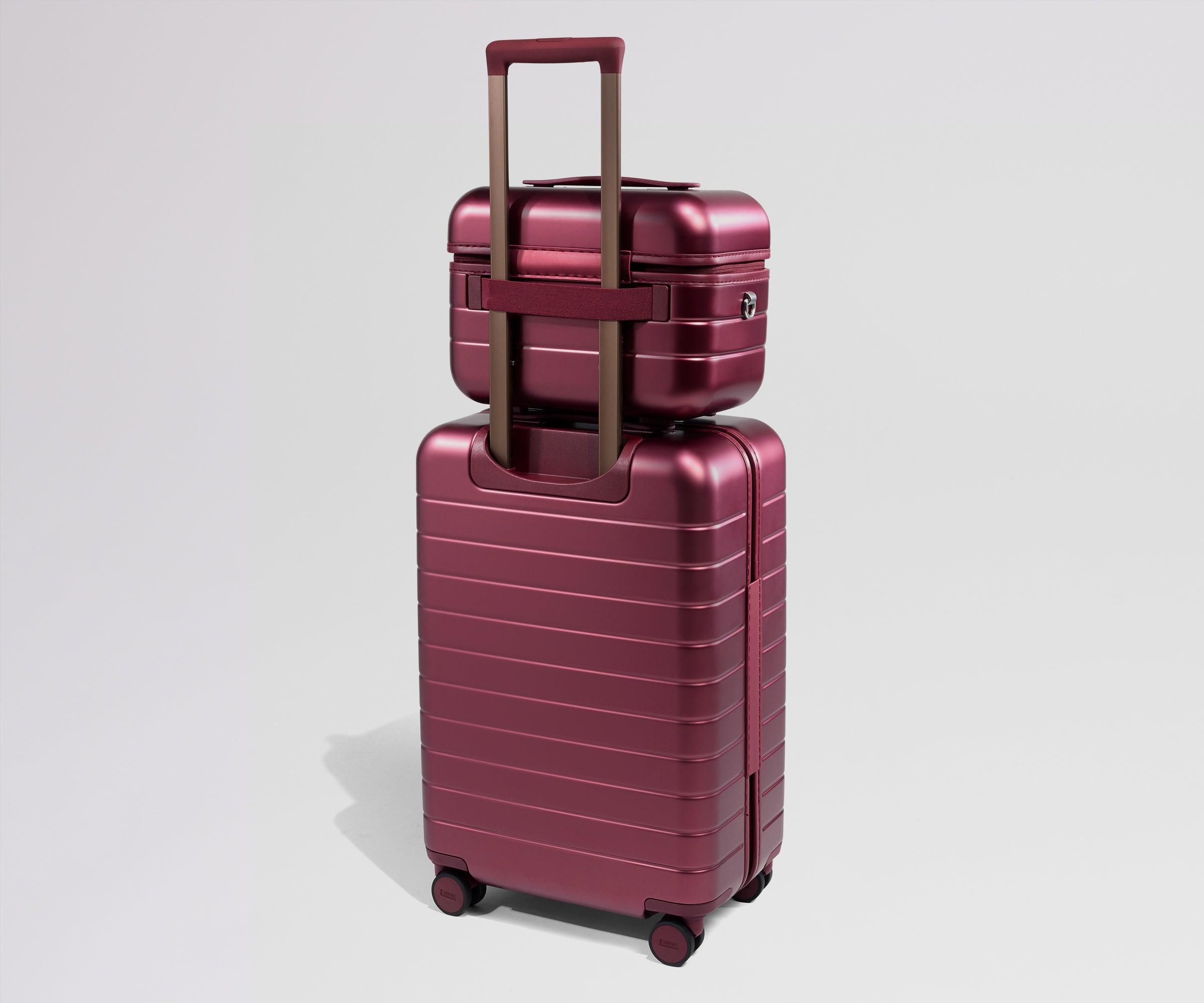 PDP_Holiday_TrainCase_Ruby_04.jpg