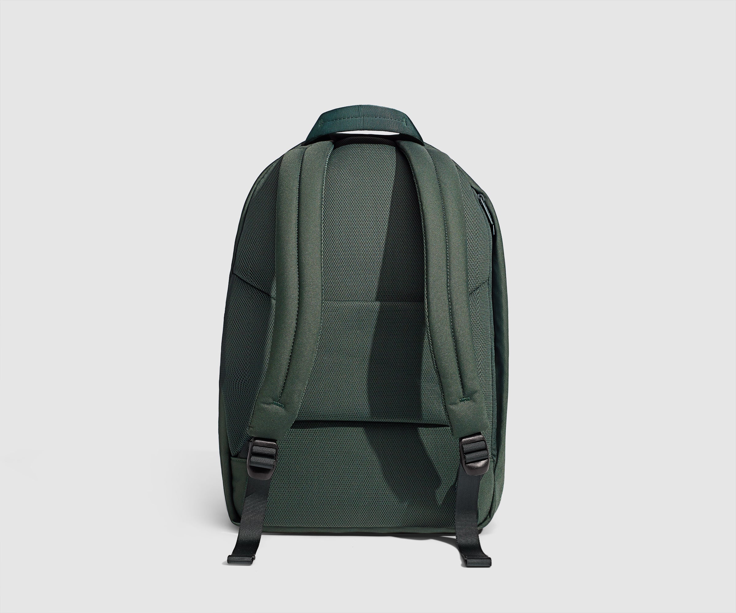 PDP_OutdoorBackpack26L_CoreGreen_Back_304c7289-61c2-48e6-8e1c-91f00b8d3fb5.jpg