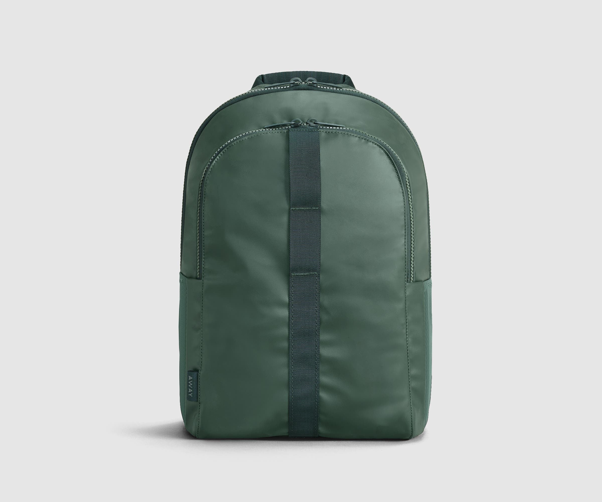 PDP_OutdoorBackpack26L_CoreGreen_Front_12639816-065e-4705-b6af-00c1110185fb.jpg