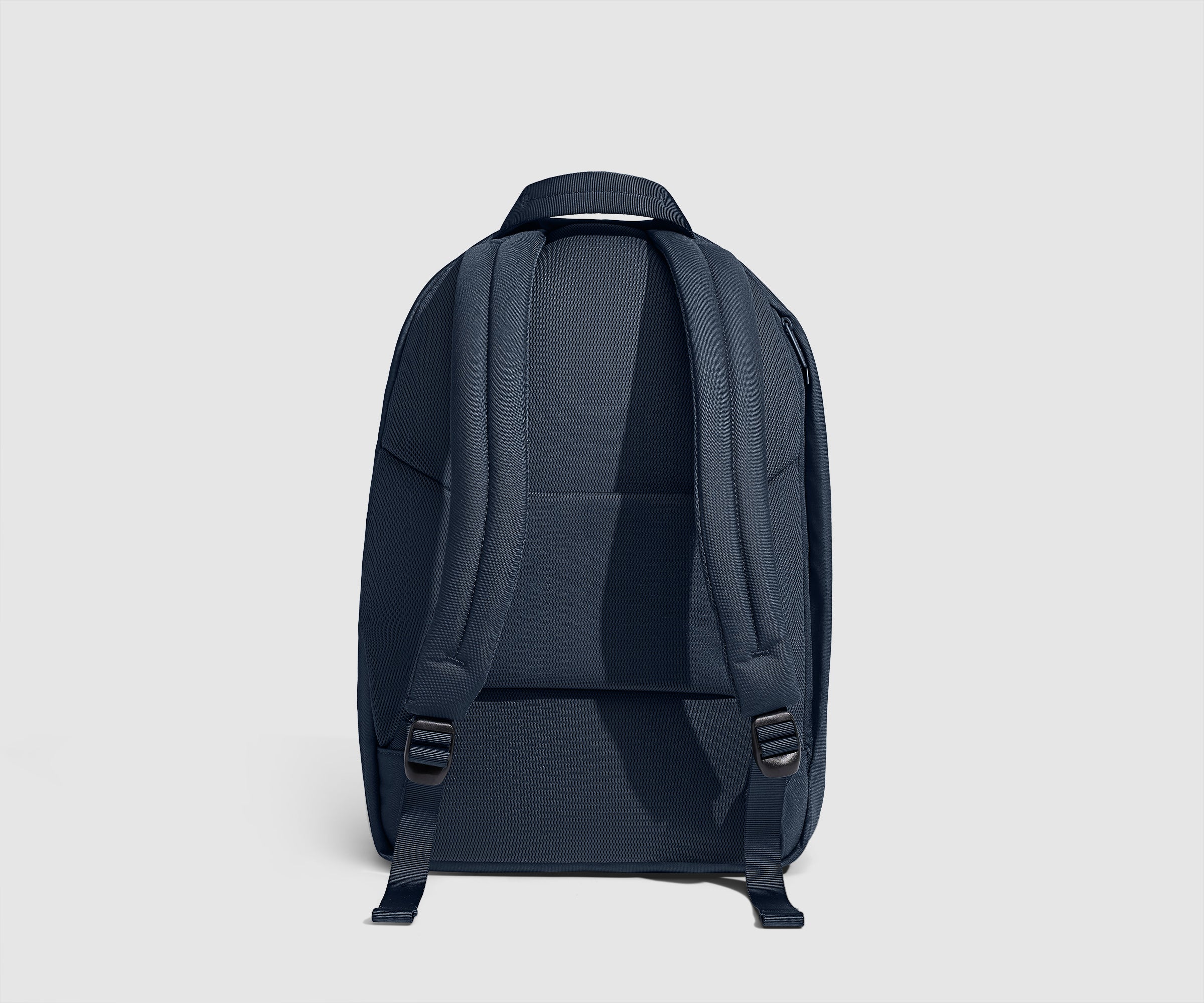 PDP_OutdoorBackpack26L_Navy_Back_64845957-26df-4542-9dcd-f24fa8c376c5.jpg