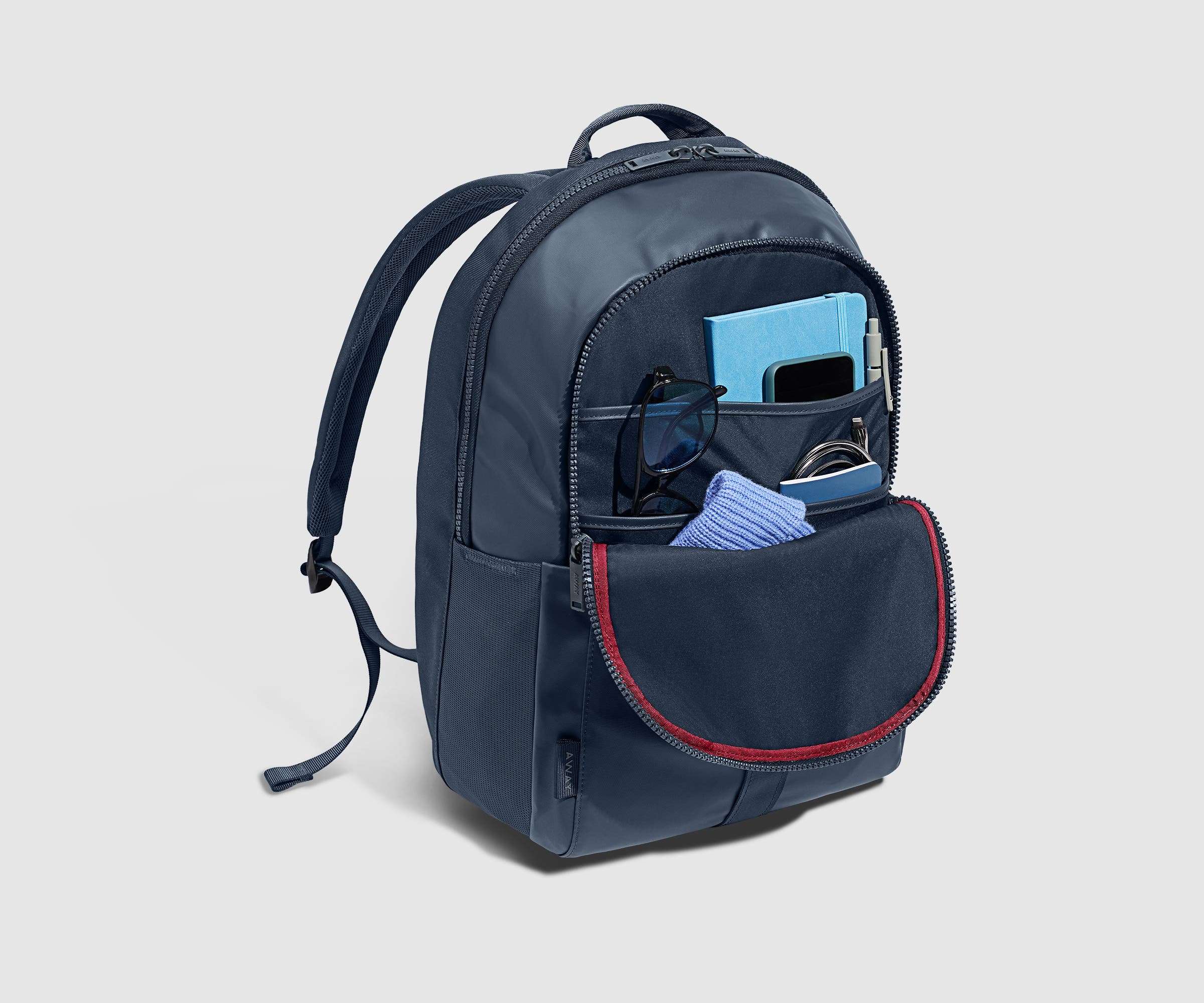 PDP_OutdoorBackpack26L_Navy_FrontPocket.jpg
