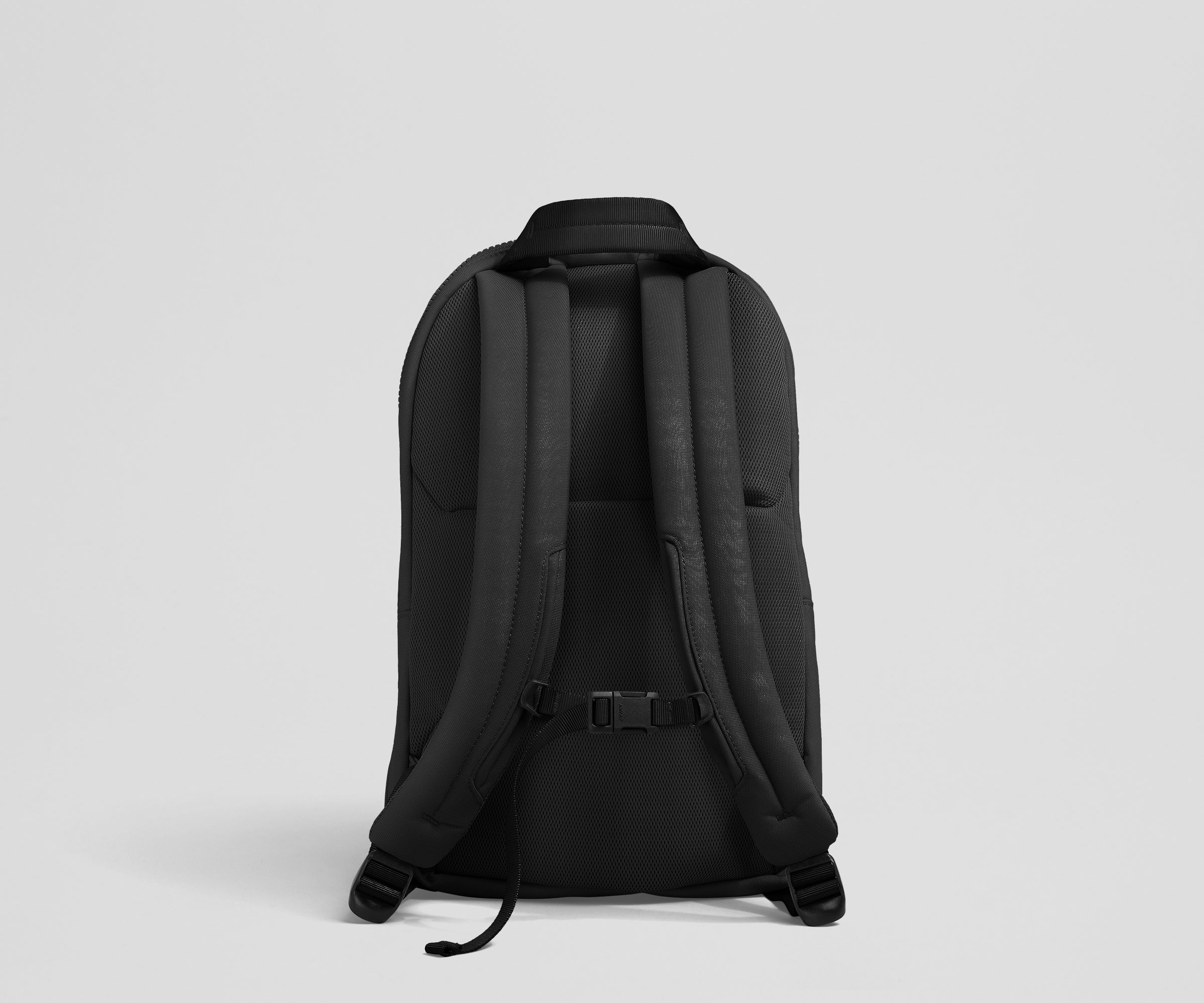 PDP_Outdoor_Daypack_20L_Black_02_0f2bf5f0-b210-478c-bae7-9b199fab007b.jpg