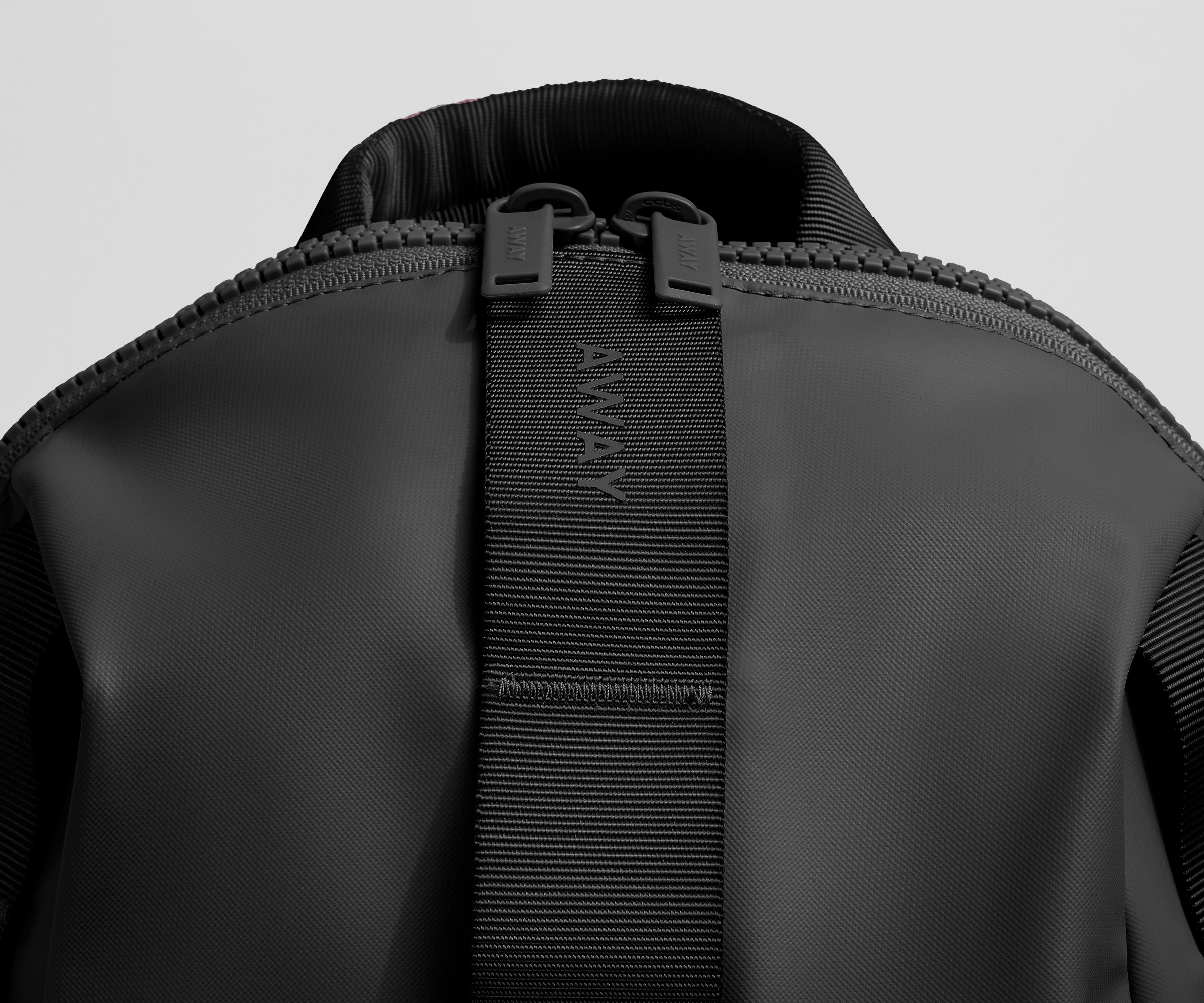 PDP_Outdoor_Daypack_20L_Black_06_08ad9cb7-397e-46ed-b152-9a70c46f7840.jpg