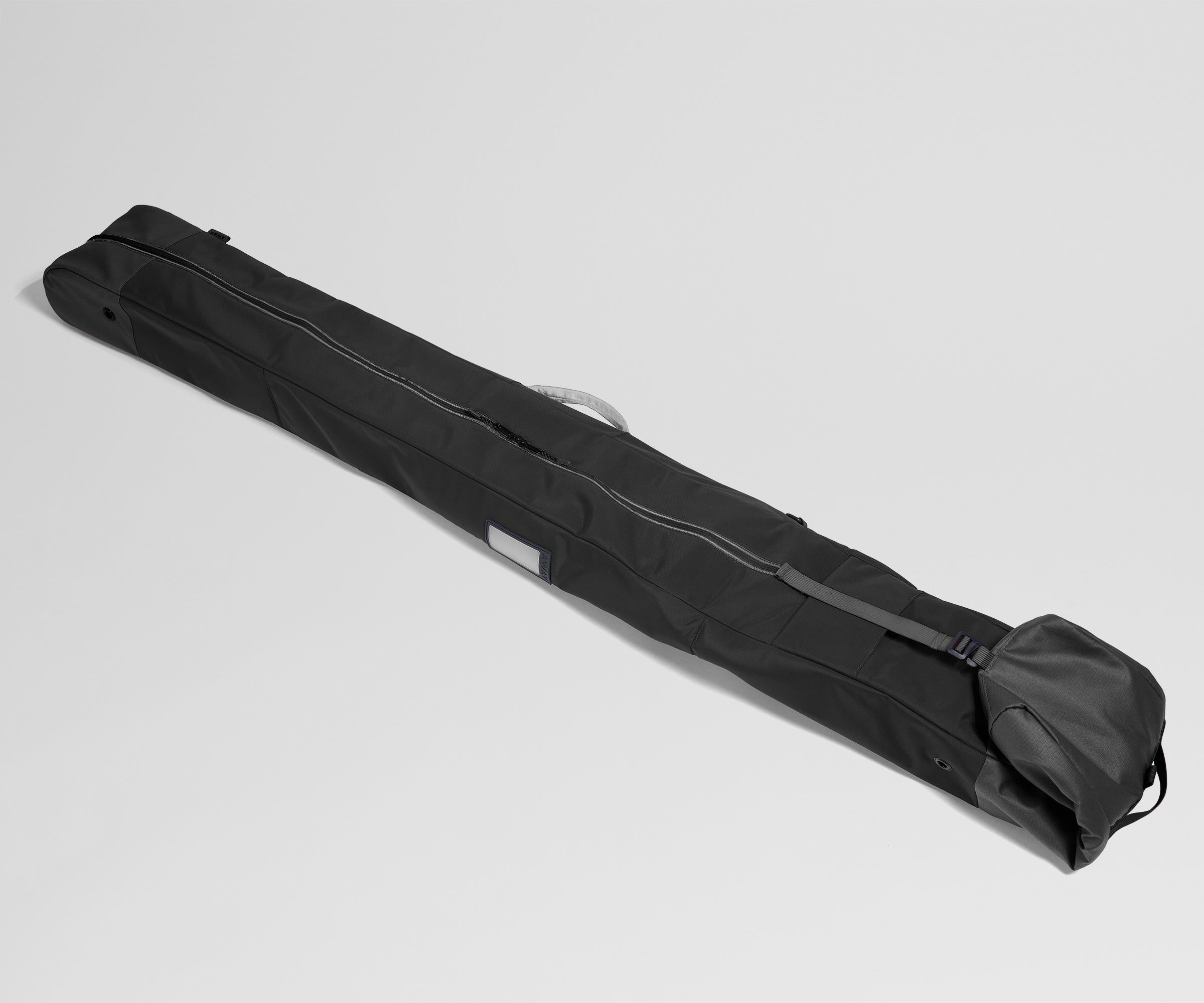 PDP_SkiBag_Black_02_545e7083-18ab-45cf-8919-9c8c327f50ee.jpg