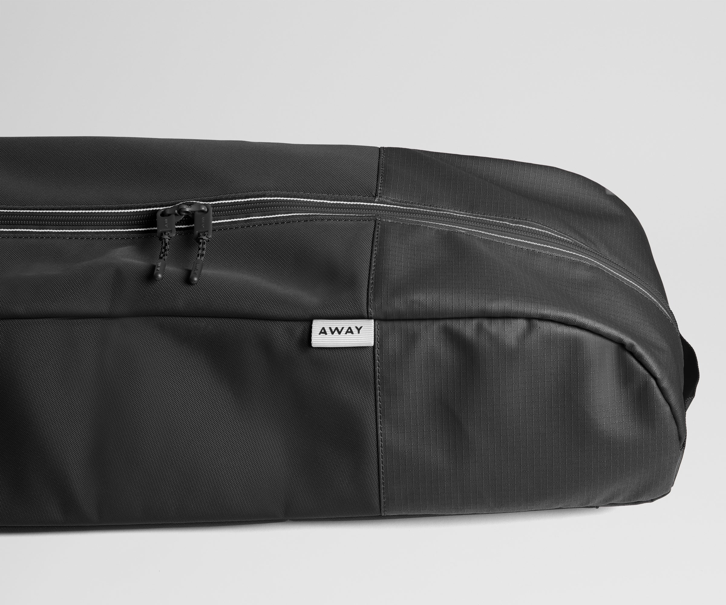 PDP_SkiBag_Black_04_9c1f3406-42a0-40c5-b50e-8b89779aa756.jpg