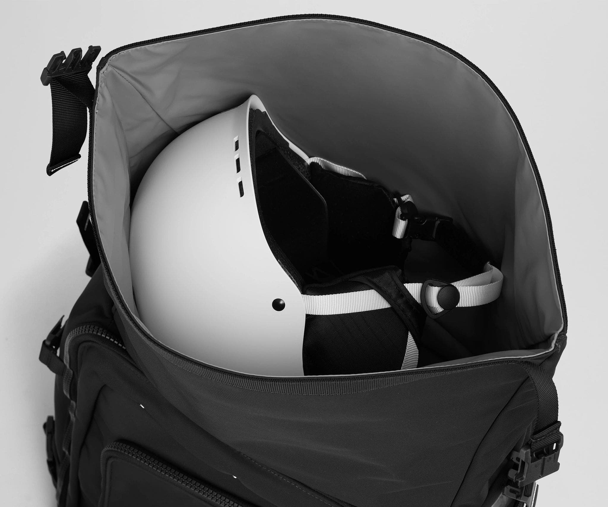 PDP_SkiBootBag_Black_07.jpg