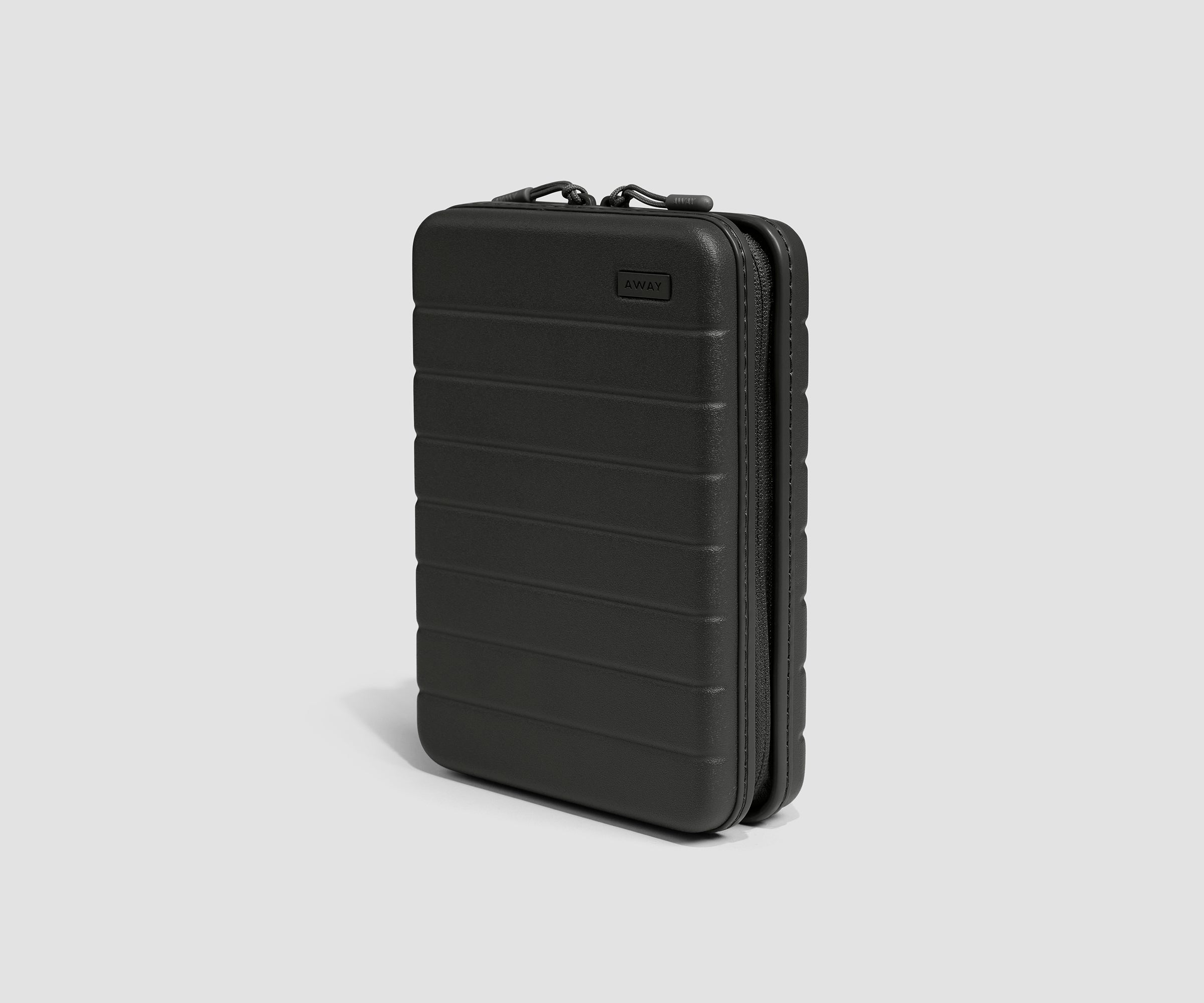 PDP_TechCase_Medium_Black_02.jpg