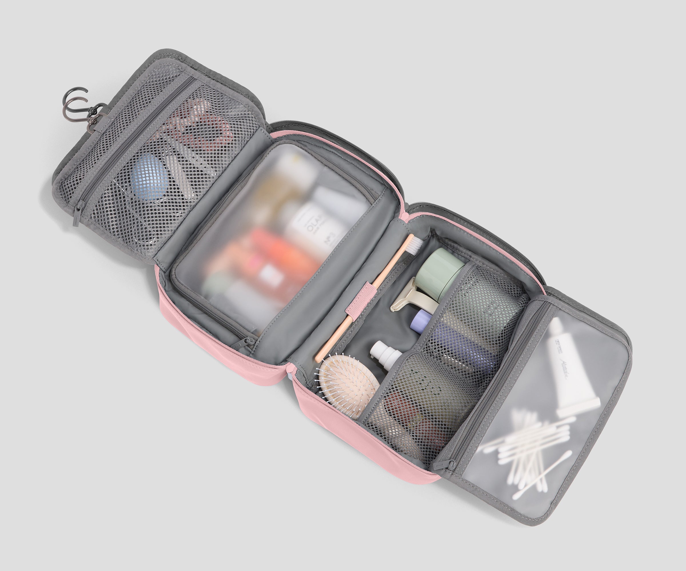 PDP_ToiletryBag_Hanging_Blush_02.jpg