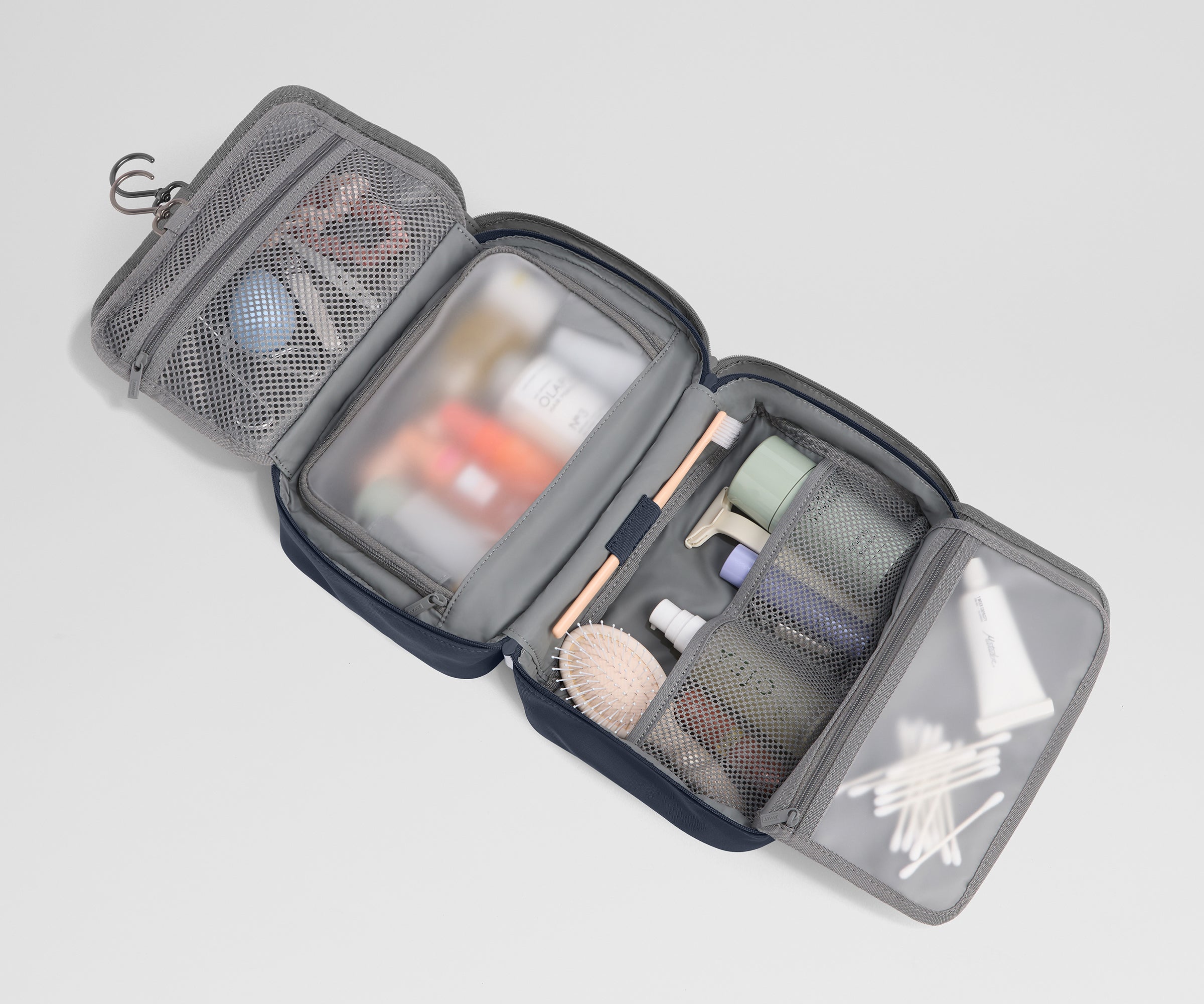 PDP_ToiletryBag_Hanging_Navy_02_edaf4989-8aaa-4862-ac79-d4c30a05045e.jpg