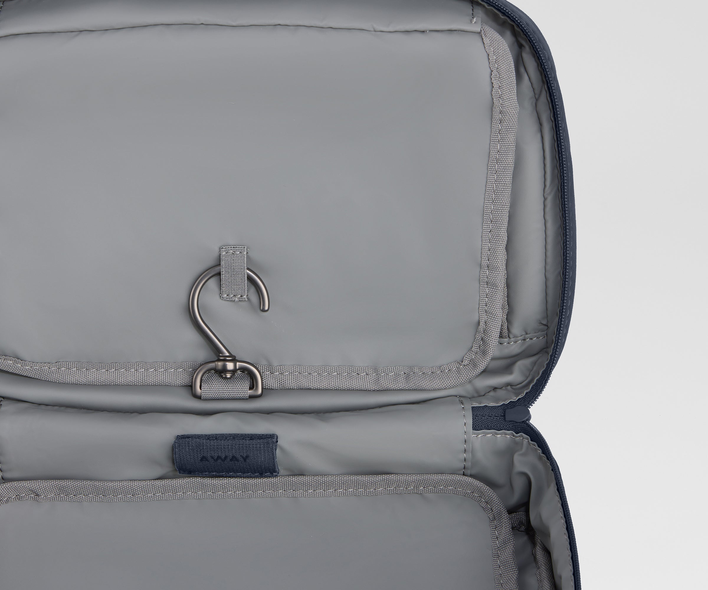 PDP_ToiletryBag_Hanging_Navy_03_79ce2658-3372-4a10-a36e-5ce595126b6b.jpg