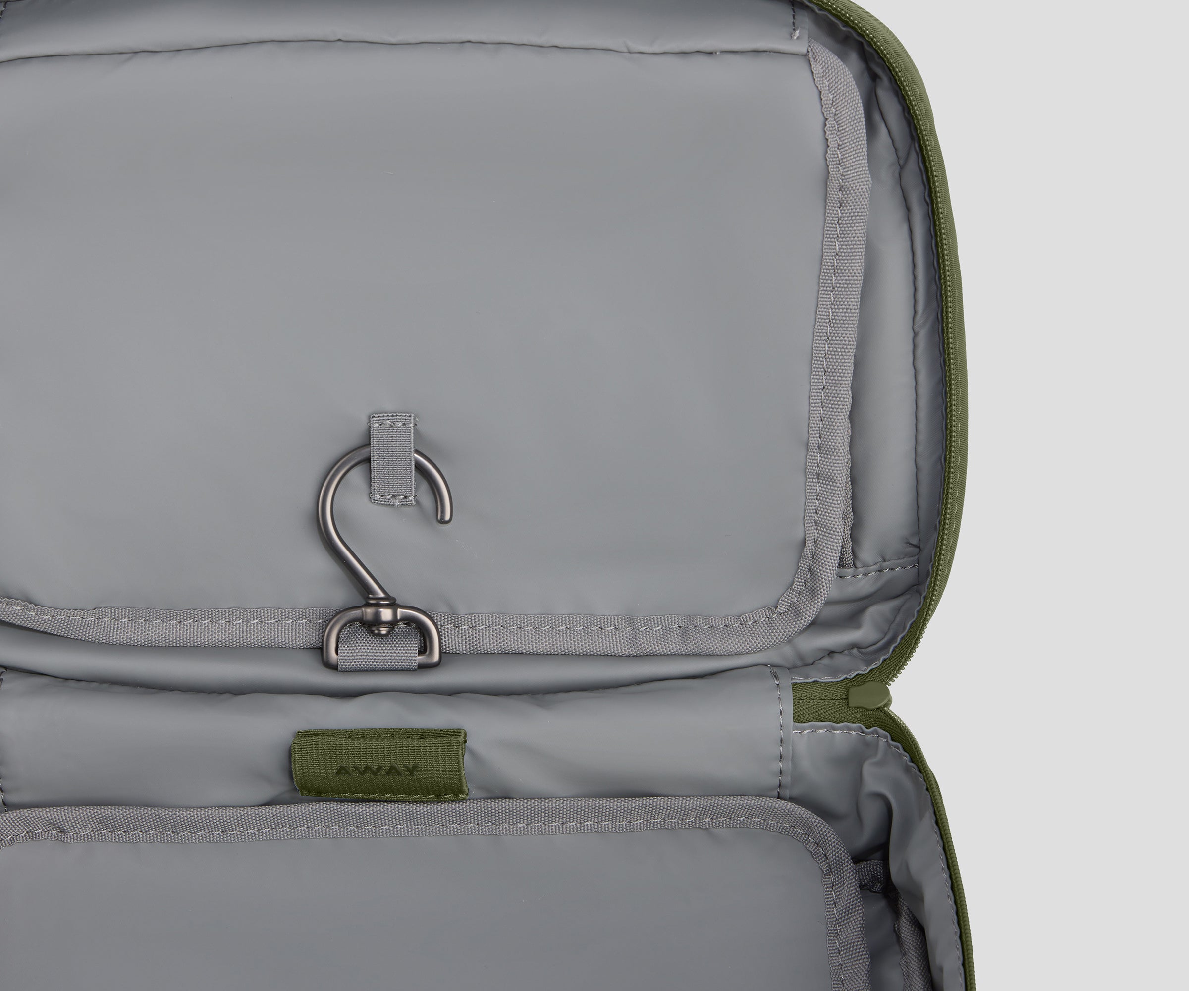PDP_ToiletryBag_Hanging_Olive_03.jpg