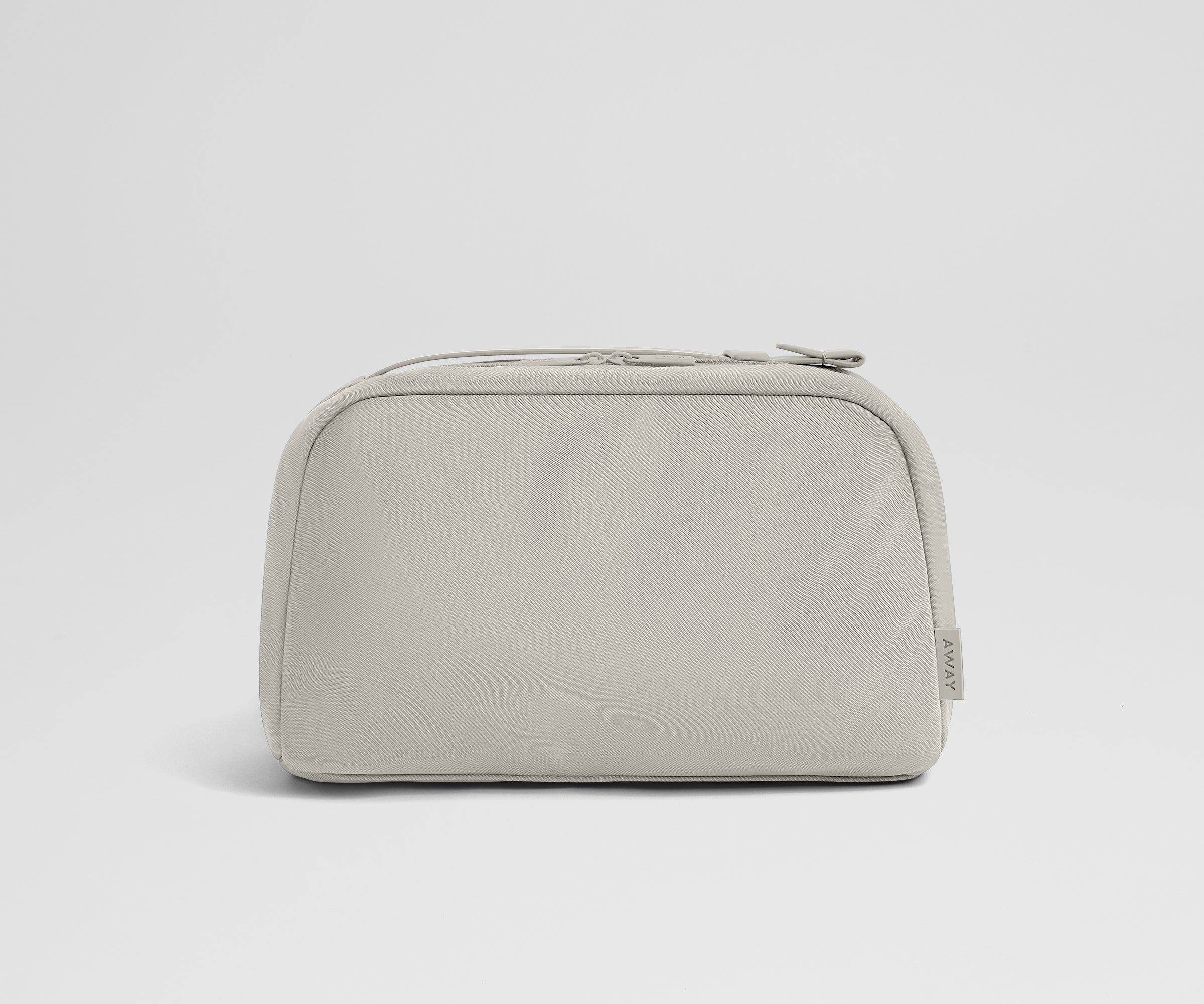 PDP_ToiletryBag_Large_Cloud_01.jpg