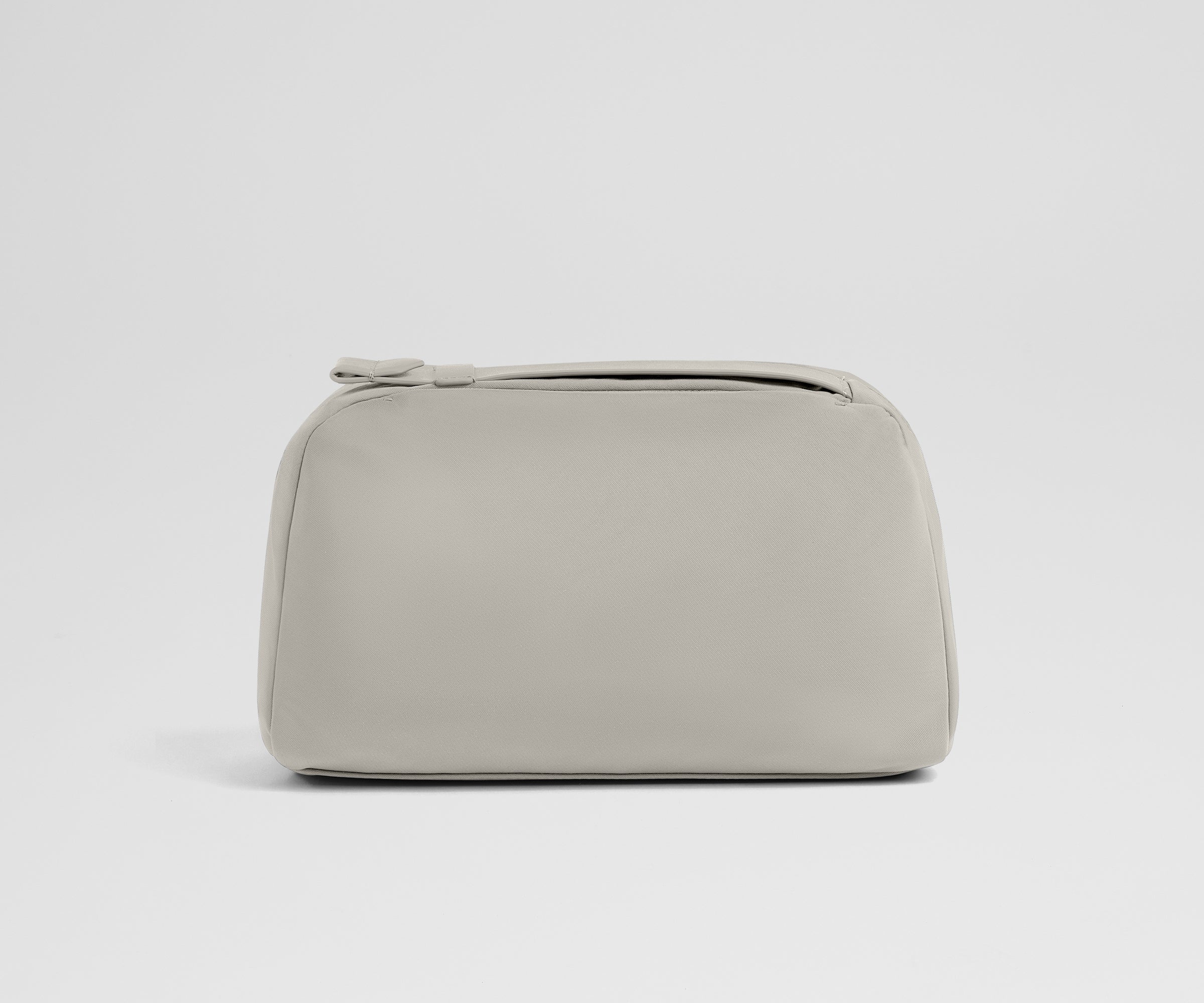 PDP_ToiletryBag_Large_Cloud_02.jpg