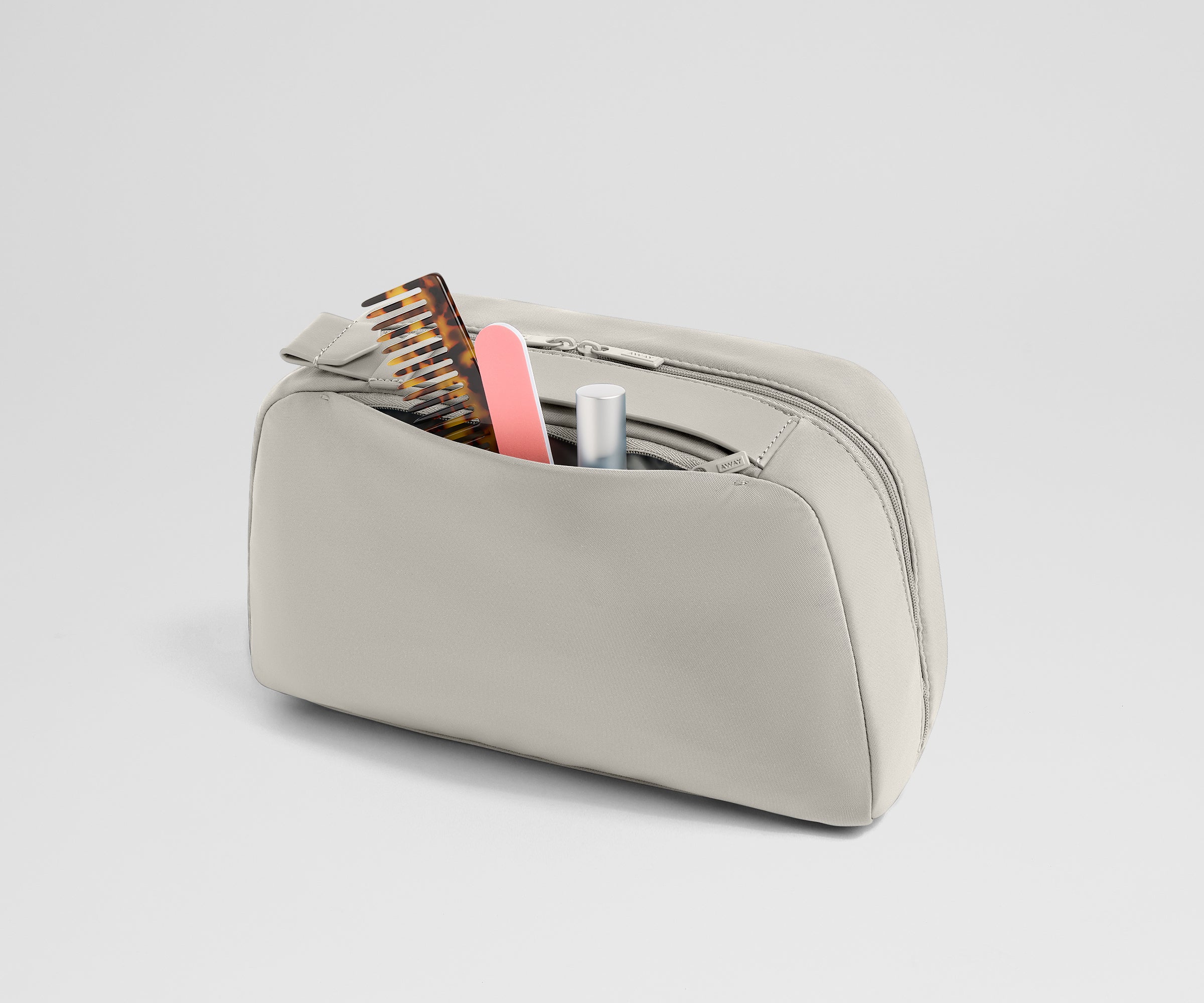 PDP_ToiletryBag_Large_Cloud_05.jpg